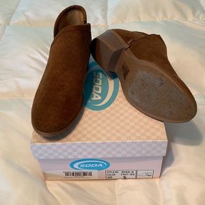 Soda Risk Side Cut Out Flats